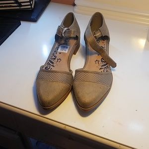Tan Flats with Small Heel